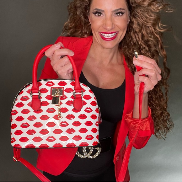 KISS ME BAG PURSE & MATCHING HIGH HEEL, ALDO! LIKE NEW! Crossover, or top handle